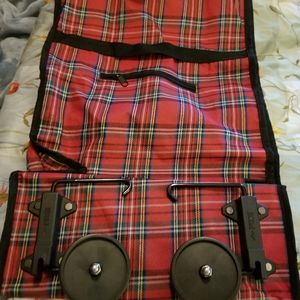 Tote on wheels